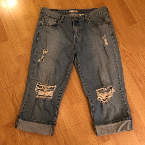 Levi's Pants - Levi’s distressed Capri’s